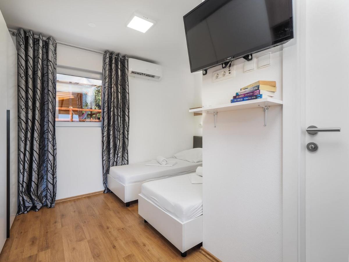 Mediteran Travel Mobile Homes Miran Pirovac Extérieur photo